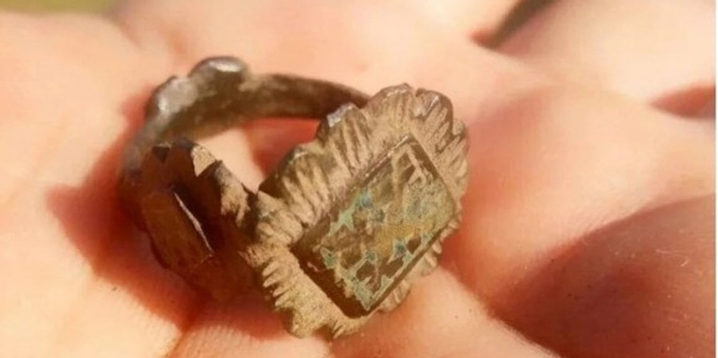 Красиве. У словацькому замку знайшли оригінальну каблучку XIV століття