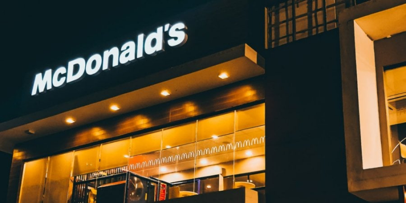 Не так сталося, як гадалося. McDonald’s планував повернутися в РФ, коли продавав свій бізнес