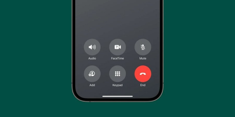 Щоб ви не розслаблялися. Apple вирішила змінити розташування кнопки завершення дзвінка на iPhone