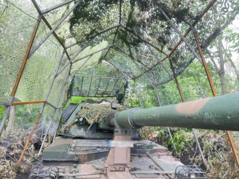 Вони наближають перемогу: Ошукати ворога та врятувати захисників. Як Метінвест Ріната Ахметова виготовляє фальшиву артилерію та «ловців ланцетів»